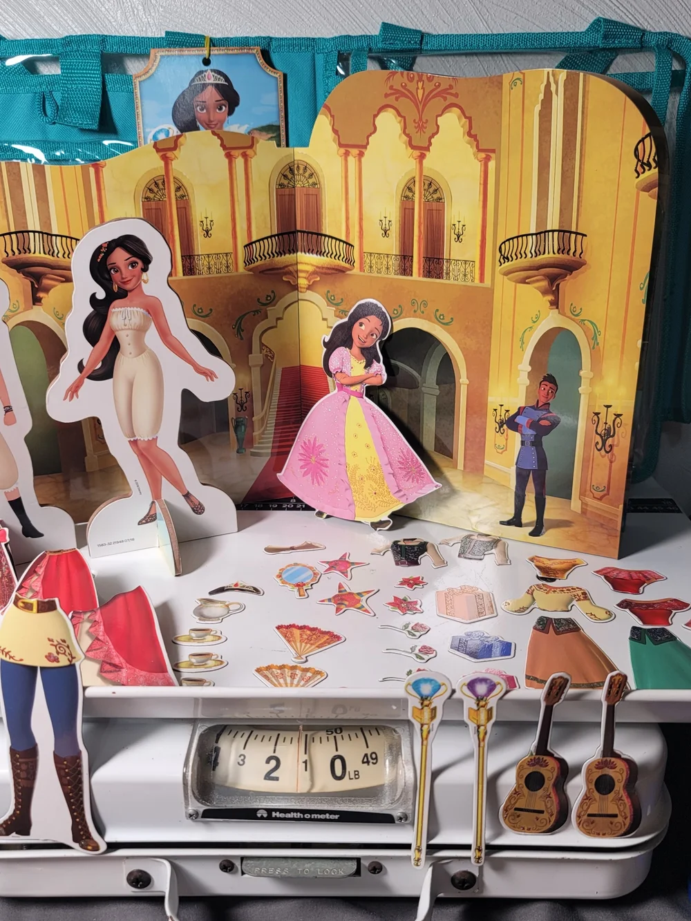 LN. Disney 2018 Elena of Avalor Magnetic Dress-Up Wooden Dolls with Carry Bag